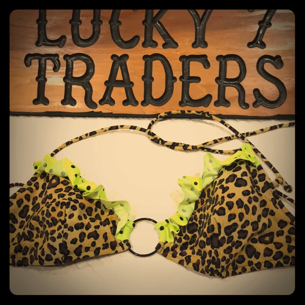 Victoria's Secret bikini top too cute 👙🤎🌞🌝 ⭐️